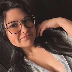 Meet your Posher, Rebecca